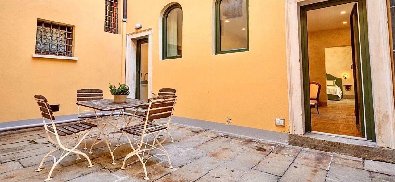 Palazzo Mantua Benavides Suites & Apartments Padoue Extérieur photo